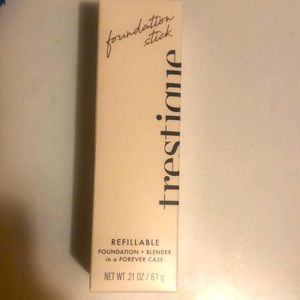 Trestique foundation and blender in a forever case